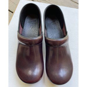 Dansko Professional Clogs Women's Size EUR 41 Burgandy/Black Shiny Finish